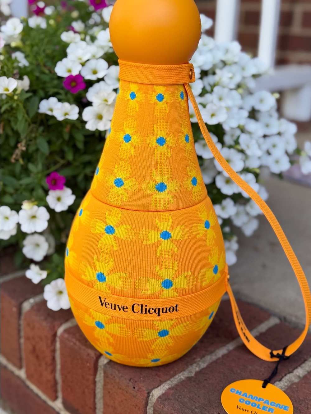 NWT Veuve Clicquot Champagne Totem Sun Cooler Yinka Llori